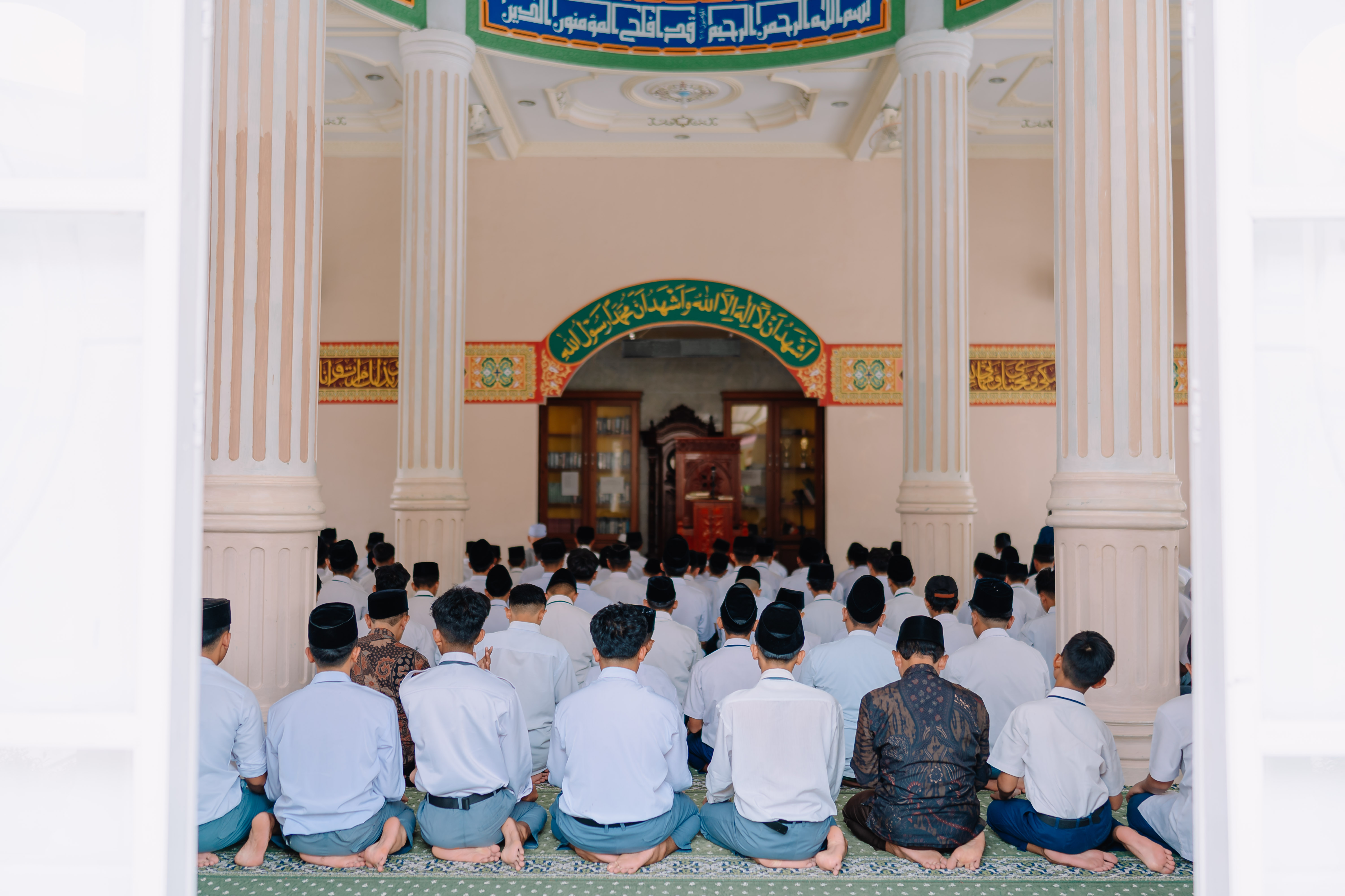 Shalat Berjamaah Putera